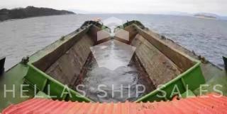 SPLIT BARGE AND FLOATING CRANE