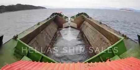 SPLIT BARGE AND FLOATING CRANE