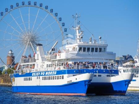 DAY PASSENGER CATAMARAN with restaurant, coffee shop & disco